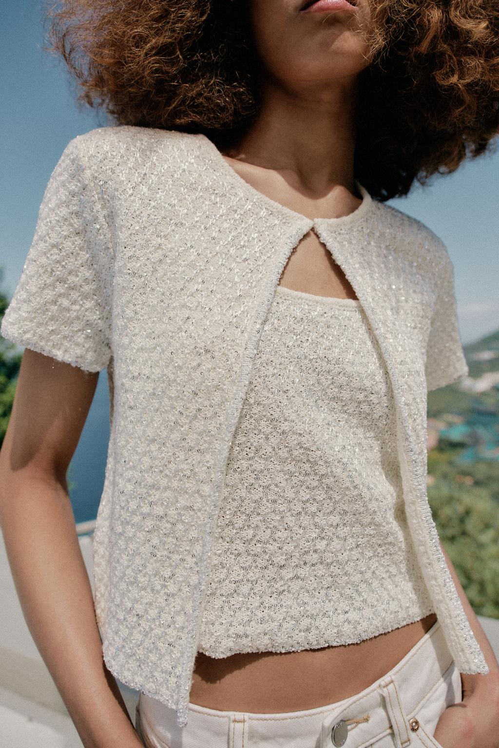 ТРИКОТАЖНЫЙ ТОП С ПАЙЕТКАМИ И БЛЕСТЯЩЕЙ НИТЬЮ