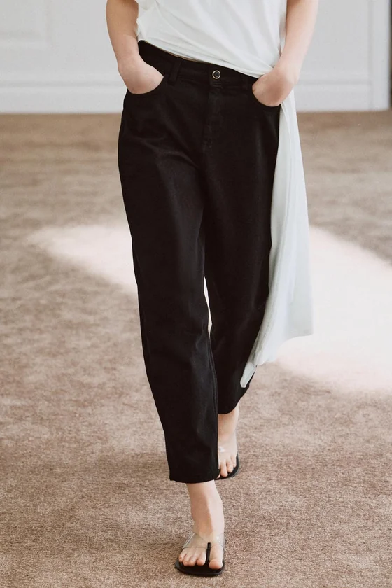 ЗАУЖЕННЫЕ ДЖИНСЫ СО СРЕДНЕЙ ПОСАДКОЙ — коллекция Zara «ZW»