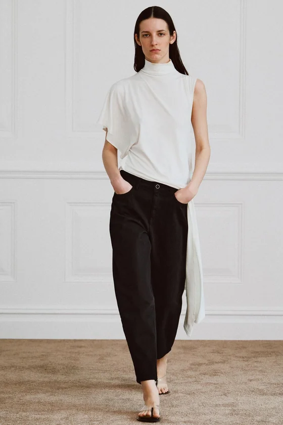 ЗАУЖЕННЫЕ ДЖИНСЫ СО СРЕДНЕЙ ПОСАДКОЙ — коллекция Zara «ZW»