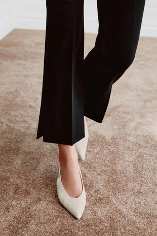 Кожаные туфли на среднем тонком каблуке- Заказать в России