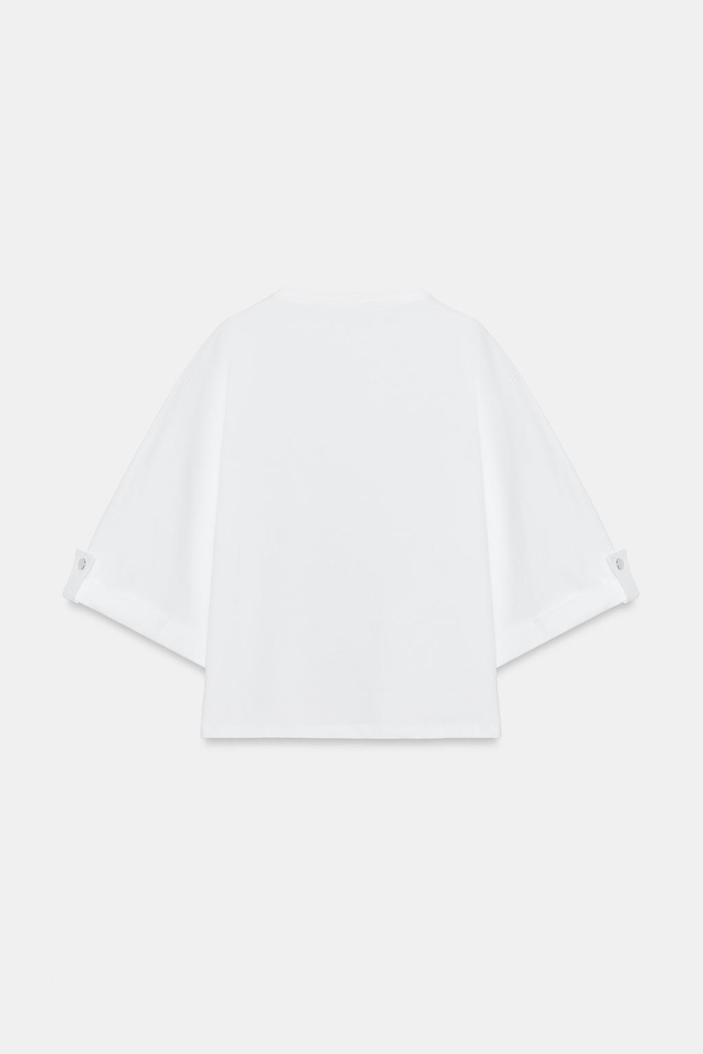 АСИММЕТРИЧНАЯ ФУТБОЛКА С ПУГОВИЦЕЙ