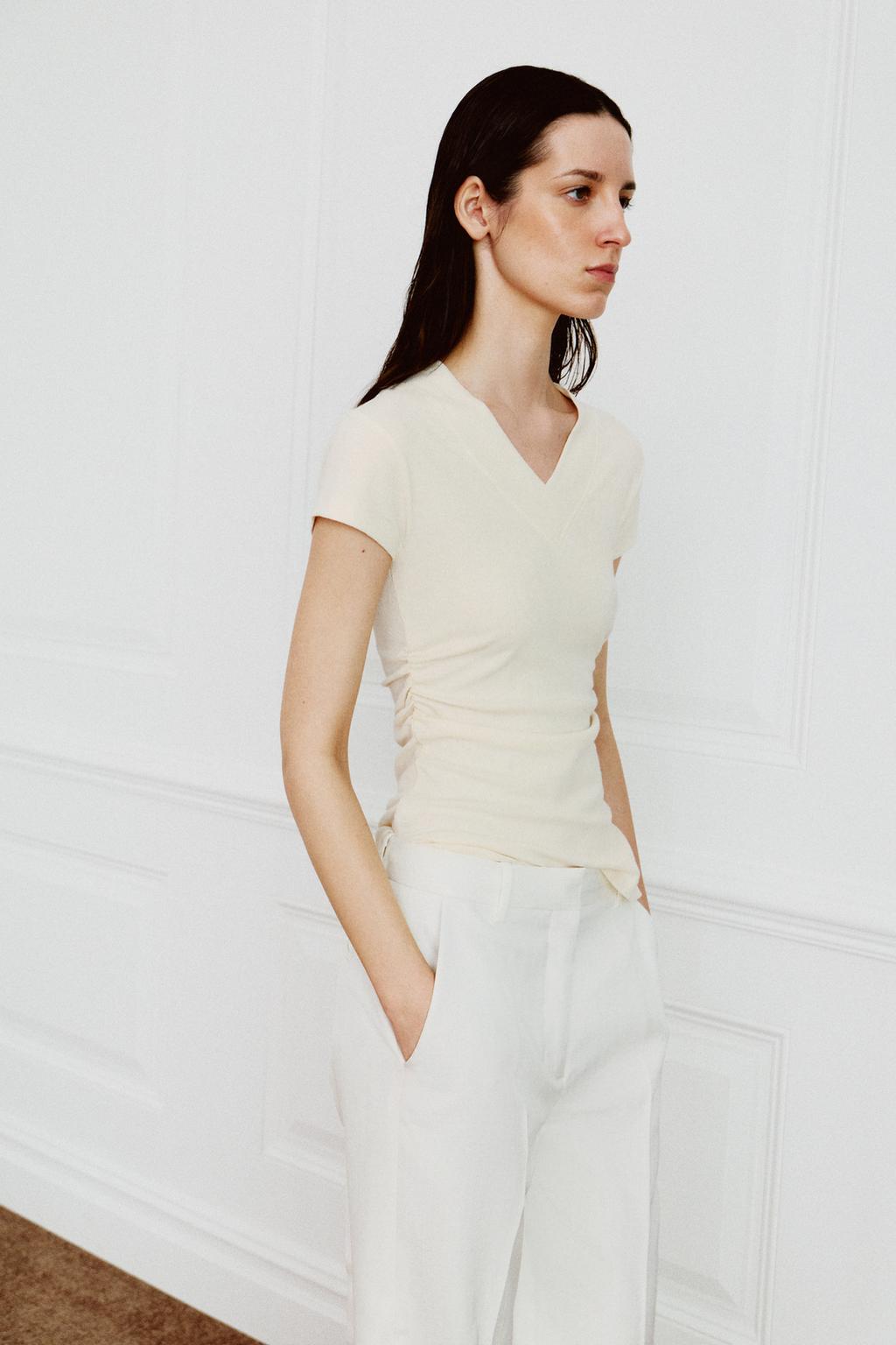 ФУТБОЛКА ИЗ СМЕСОВОГО ЛЬНА СО СБОРКАМИ