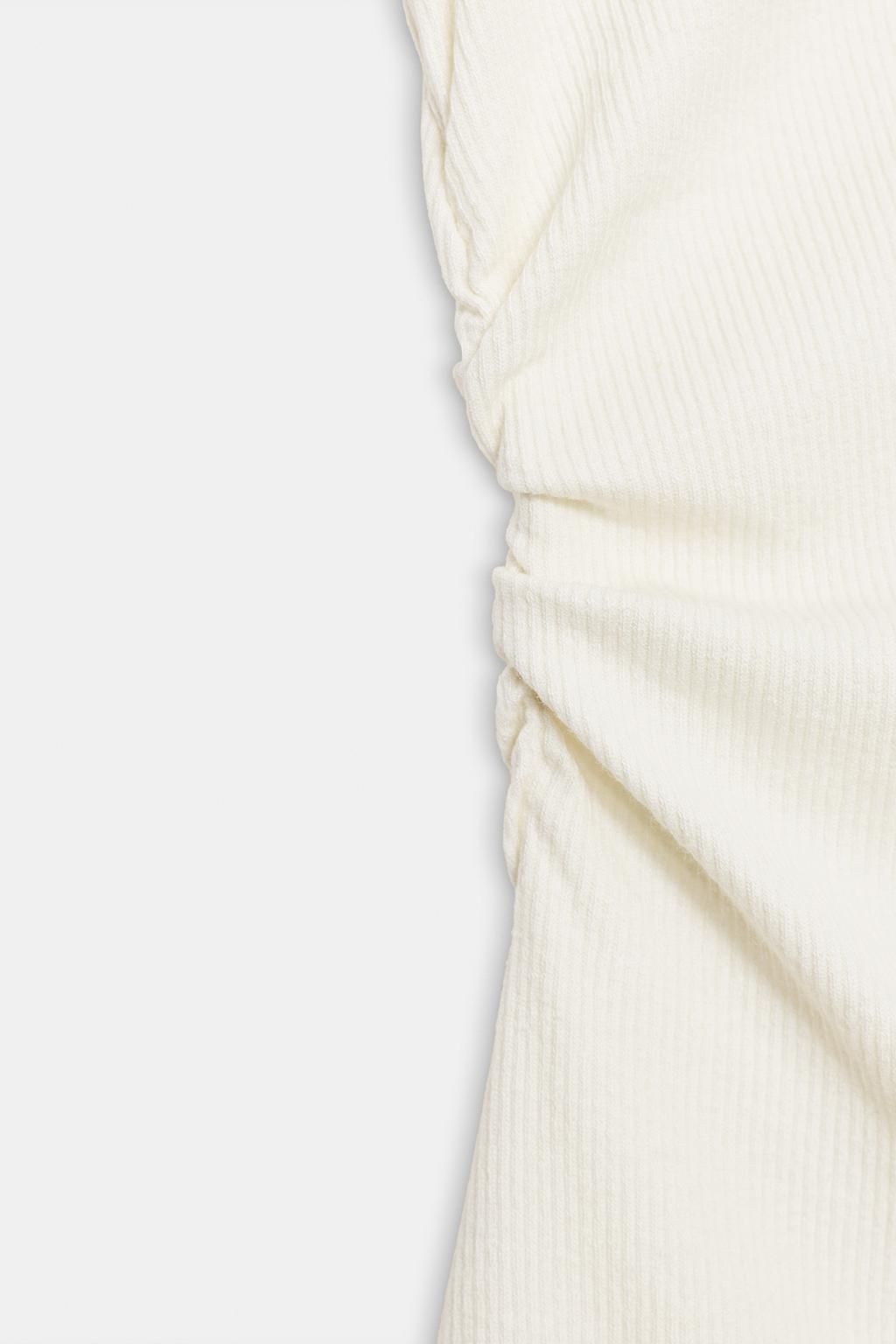 ФУТБОЛКА ИЗ СМЕСОВОГО ЛЬНА СО СБОРКАМИ