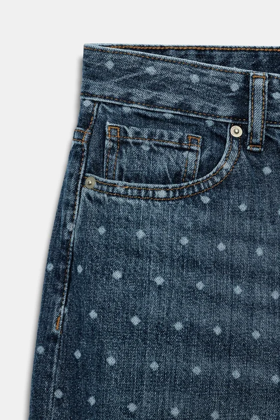 ЗАУЖЕННЫЕ ДЖИНСЫ СО СРЕДНЕЙ ПОСАДКОЙ И ПРИНТОМ В ГОРОШЕК — коллекция Zara «ZW»
