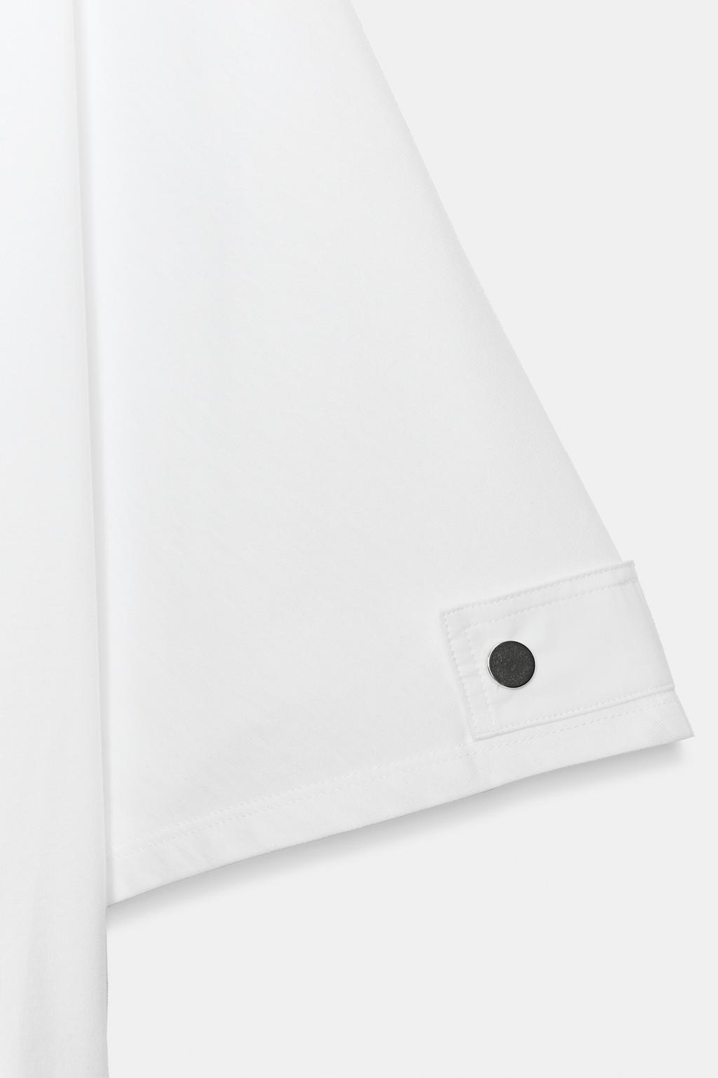 МАЙКА С ВЫРЕЗОМ «ЛОДОЧКА» И ПУГОВИЦАМИ