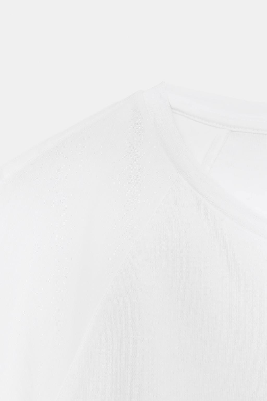 КОМБИНИРОВАННАЯ ФУТБОЛКА С ОБЪЕМНЫМИ РУКАВАМИ