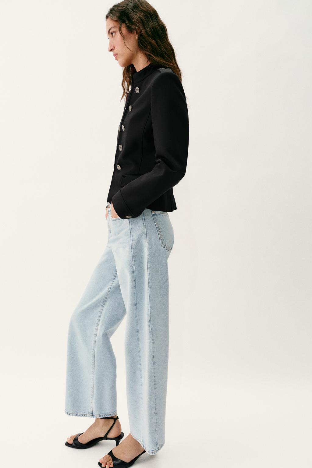 ПРИТАЛЕННЫЙ ЖАКЕТ С ПУГОВИЦАМИ И ПОДПЛЕЧНИКАМИ