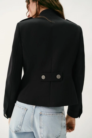 Приталенный жакет с пуговицами и подплечниками- Заказать в России
