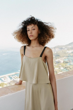 Платье миди на бретелях с двойным слоем- Заказать в России