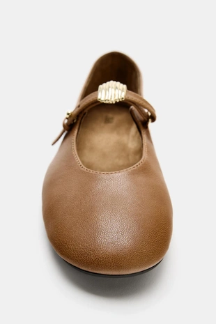 Кожаные балетки с металлической деталью- Заказать в России