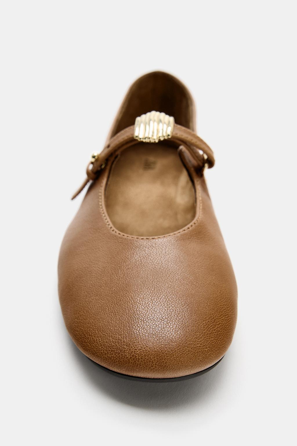 КОЖАНЫЕ БАЛЕТКИ С МЕТАЛЛИЧЕСКОЙ ДЕТАЛЬЮ