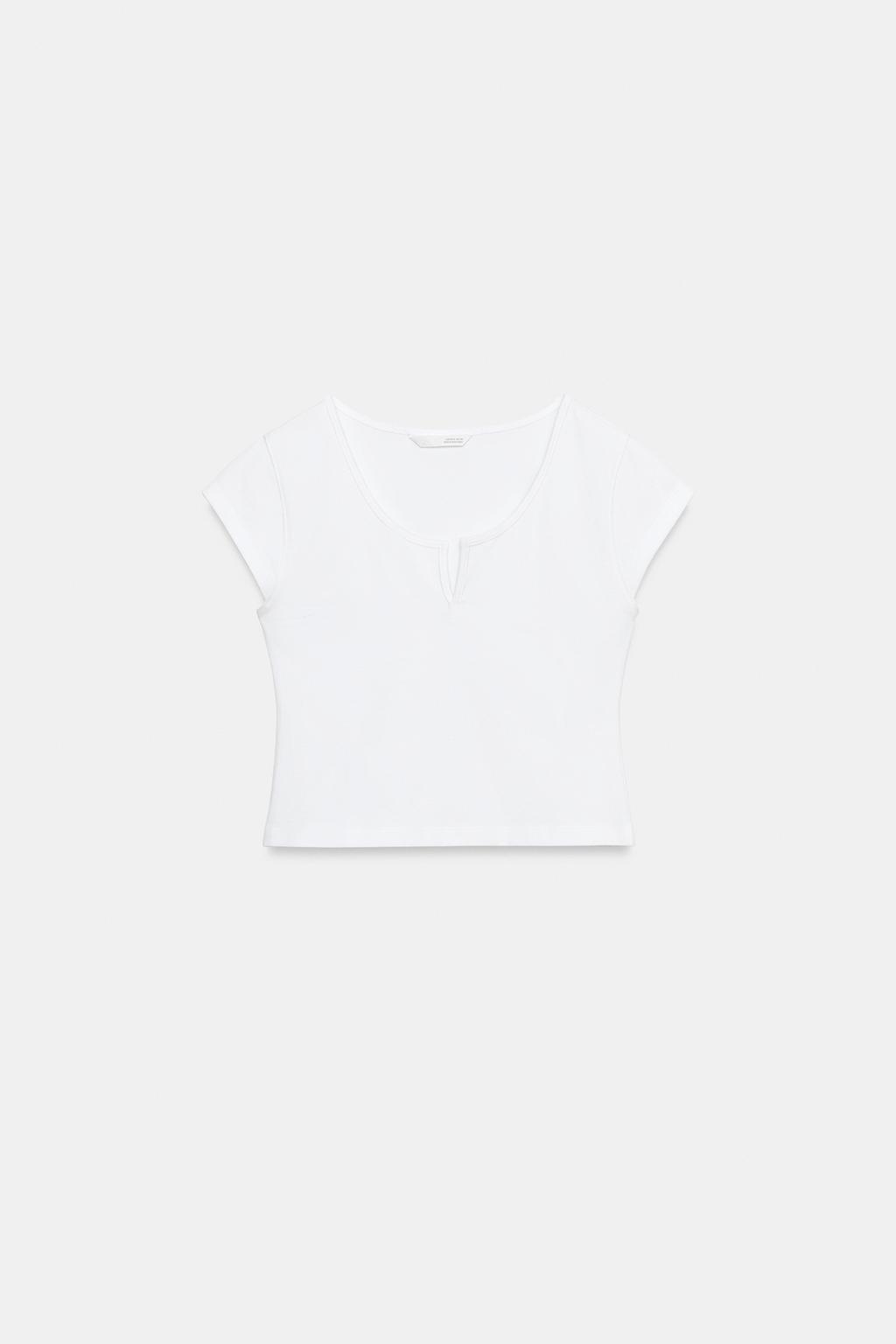 УКОРОЧЕННЫЙ ТОП С РАЗРЕЗОМ