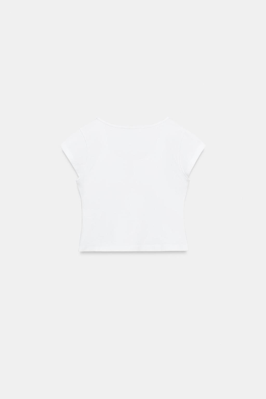 УКОРОЧЕННЫЙ ТОП С РАЗРЕЗОМ