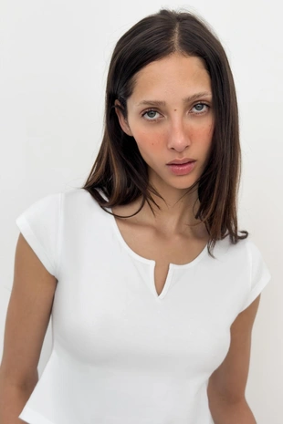 Укороченный топ с разрезом- Заказать в России