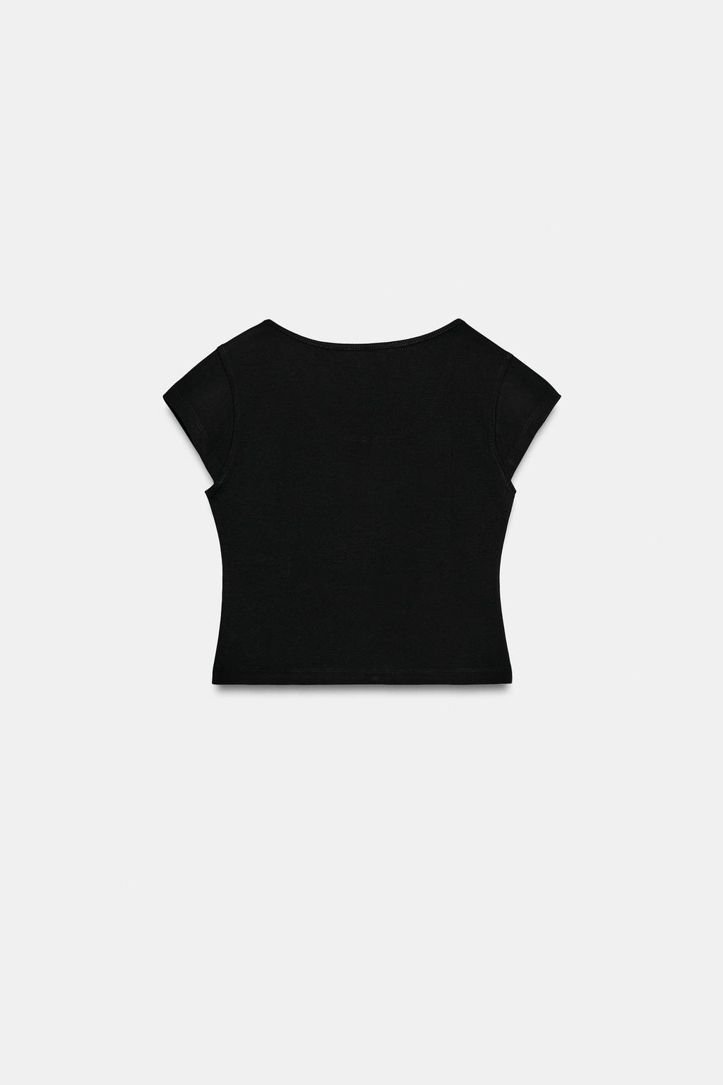 УКОРОЧЕННЫЙ ТОП С ВЫРЕЗОМ