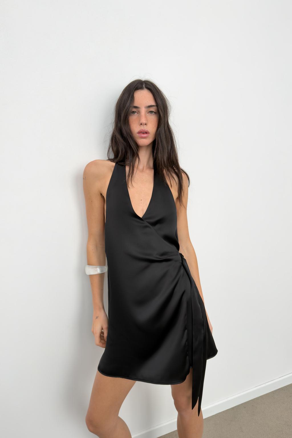 АТЛАСНОЕ ПЛАТЬЕ ХАЛТЕР В ГОРОШЕК