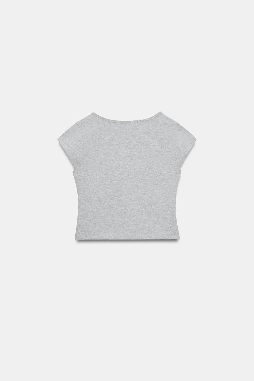 УКОРОЧЕННЫЙ ТОП С ВЫРЕЗОМ