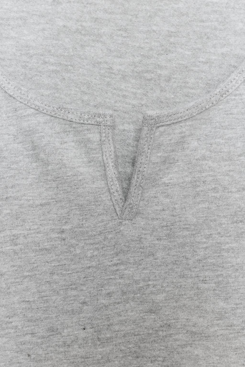 УКОРОЧЕННЫЙ ТОП С ВЫРЕЗОМ