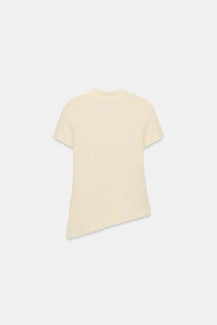 Футболка с V-образным вырезом и асимметричным низом- Заказать в России