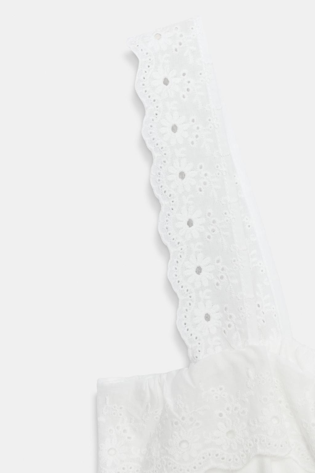 УКОРОЧЕННЫЙ ТОП С АЖУРНОЙ ВЫШИВКОЙ