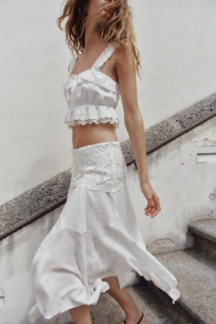 Укороченный топ с ажурной вышивкой- Заказать в России