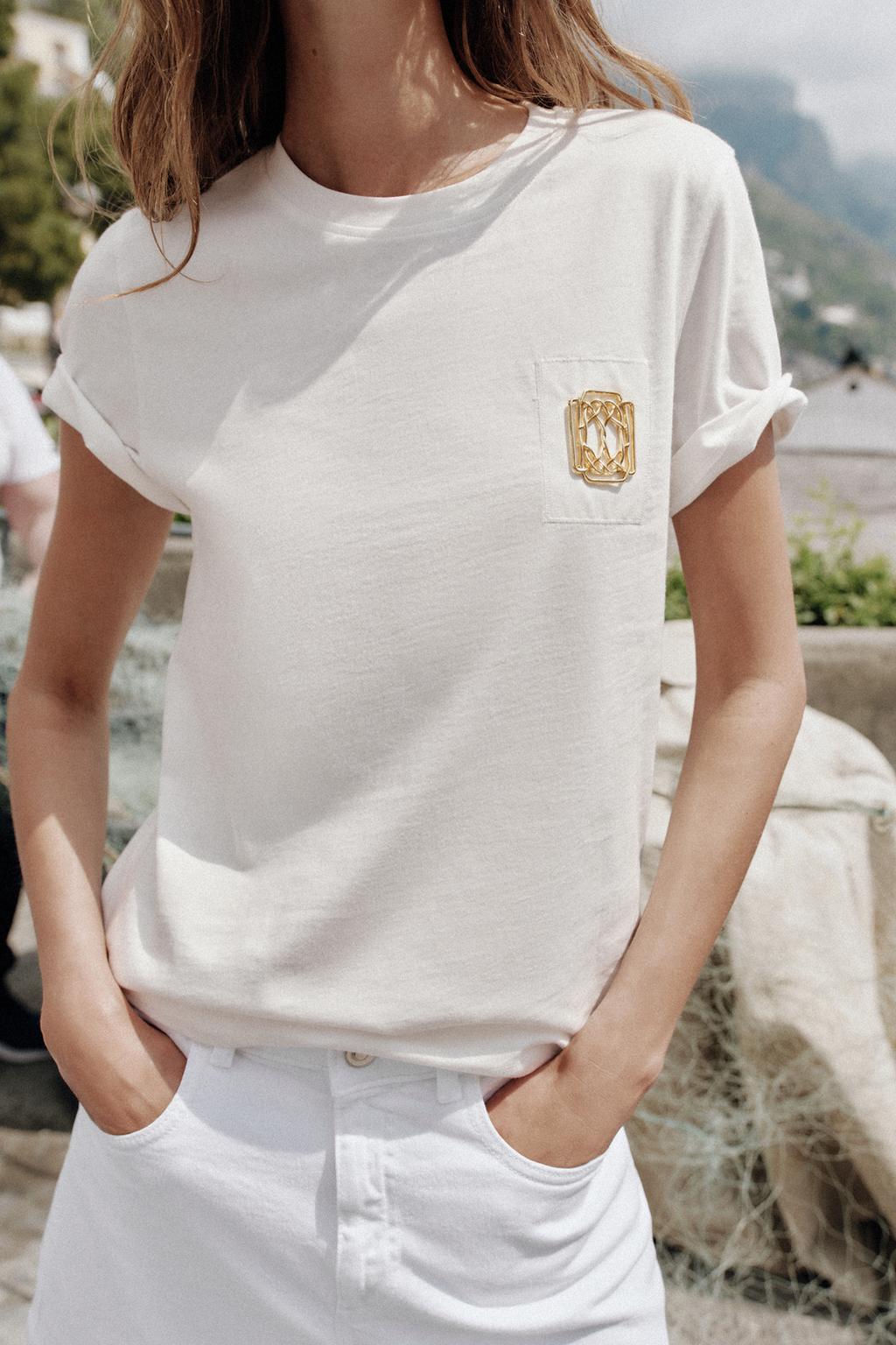 ФУТБОЛКА С МЕТАЛЛИЧЕСКОЙ ОТДЕЛКОЙ