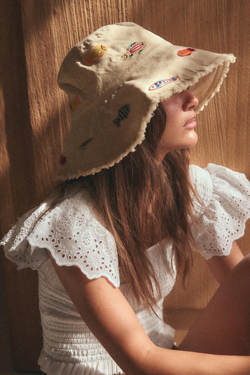 ПАНАМА С ВЫШИВКОЙ В ВИДЕ РЫБ