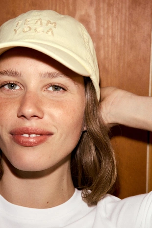 Кепка из саржи с вышивкой собаки- Заказать в России