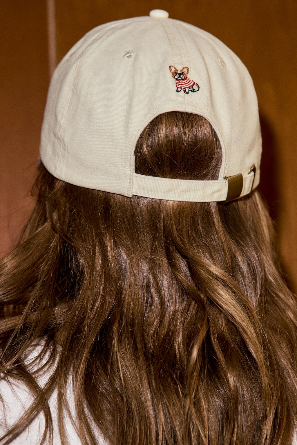 КЕПКА ИЗ САРЖИ С ВЫШИВКОЙ СОБАКИ