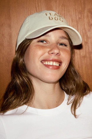 Кепка из саржи с вышивкой собаки- Заказать в России