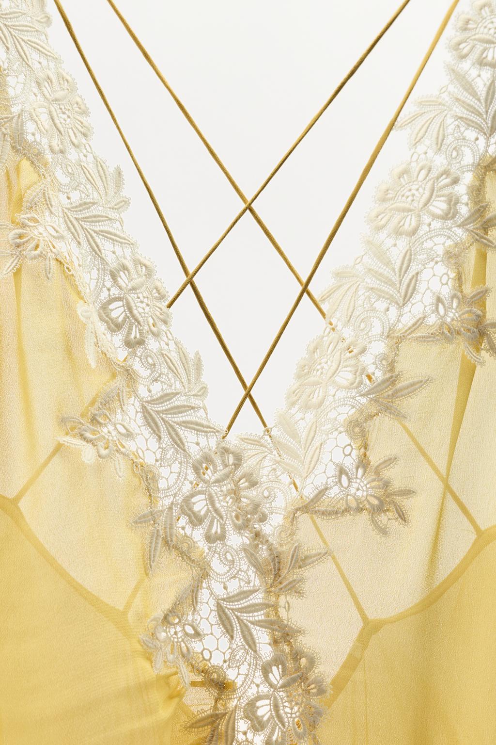 ПЛАТЬЕ ИЗ ЖОРЖЕТА С КРУЖЕВОМ И ВОЛАНАМИ