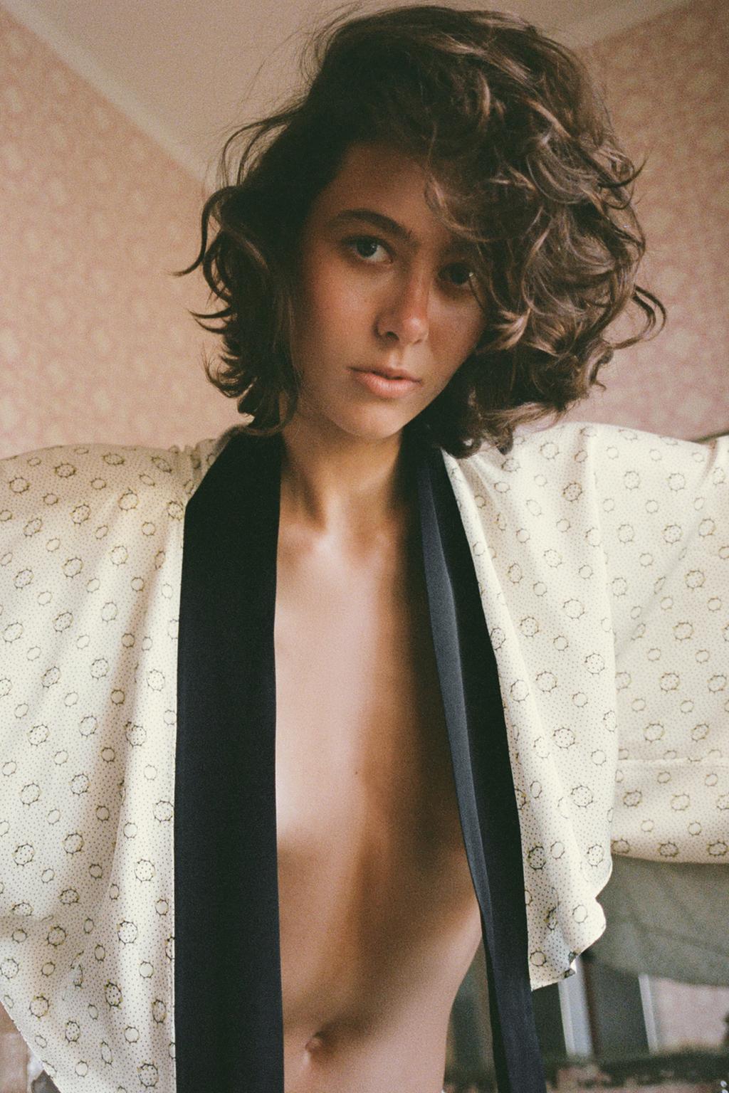 УКОРОЧЕННЫЙ ЖАКЕТ С ПРИНТОМ