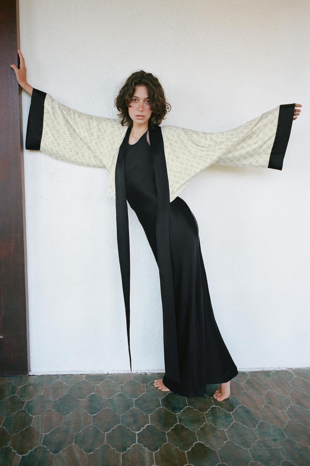 УКОРОЧЕННЫЙ ЖАКЕТ С ПРИНТОМ