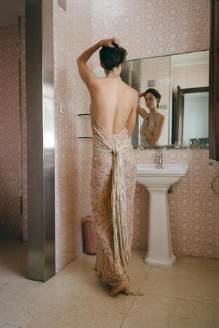 Платье халтер с цветочным принтом- Заказать в России