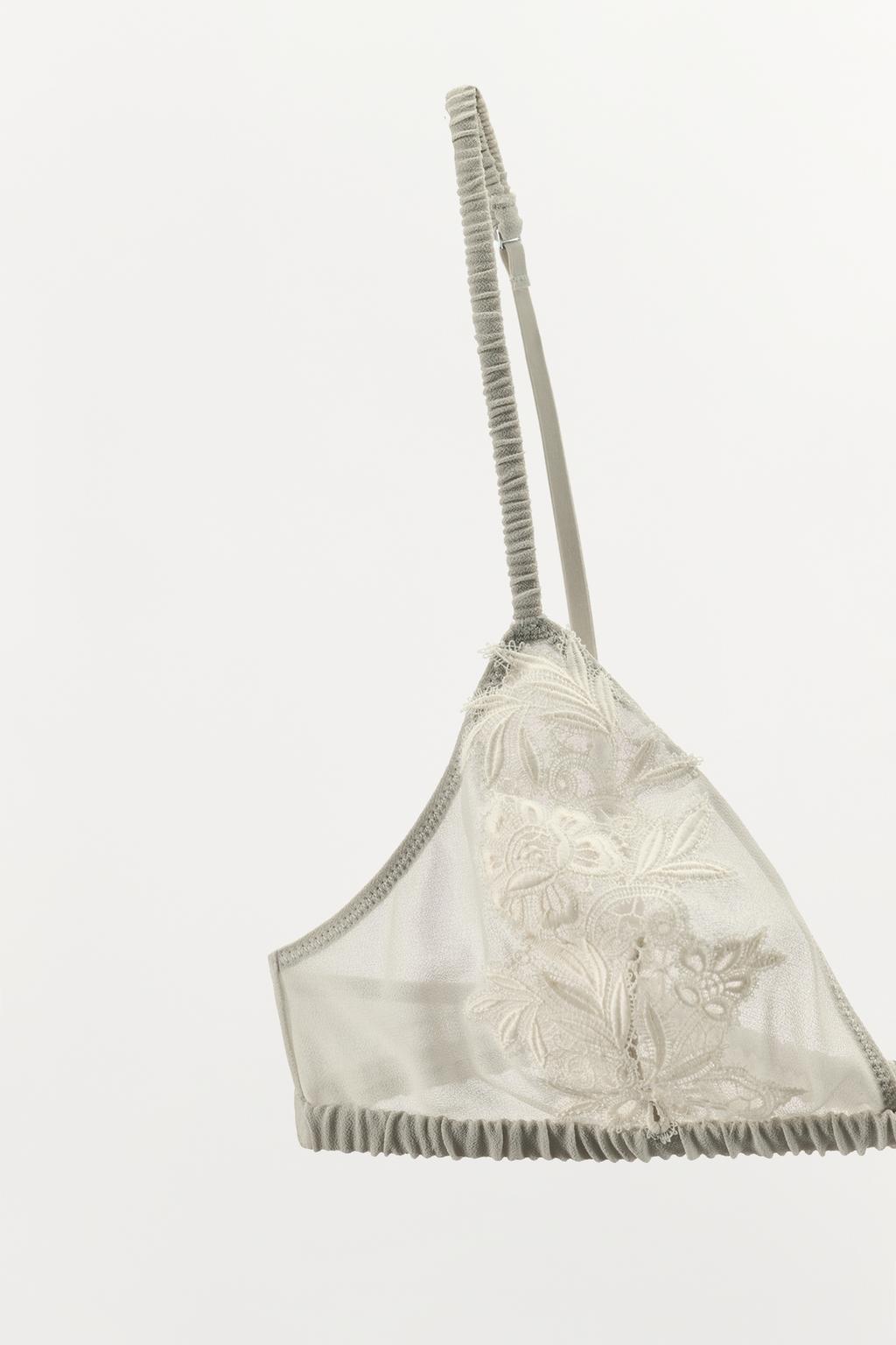 КРУЖЕВНОЙ БЮСТГАЛЬТЕР С ТРЕУГОЛЬНЫМИ ЧАШКАМИ