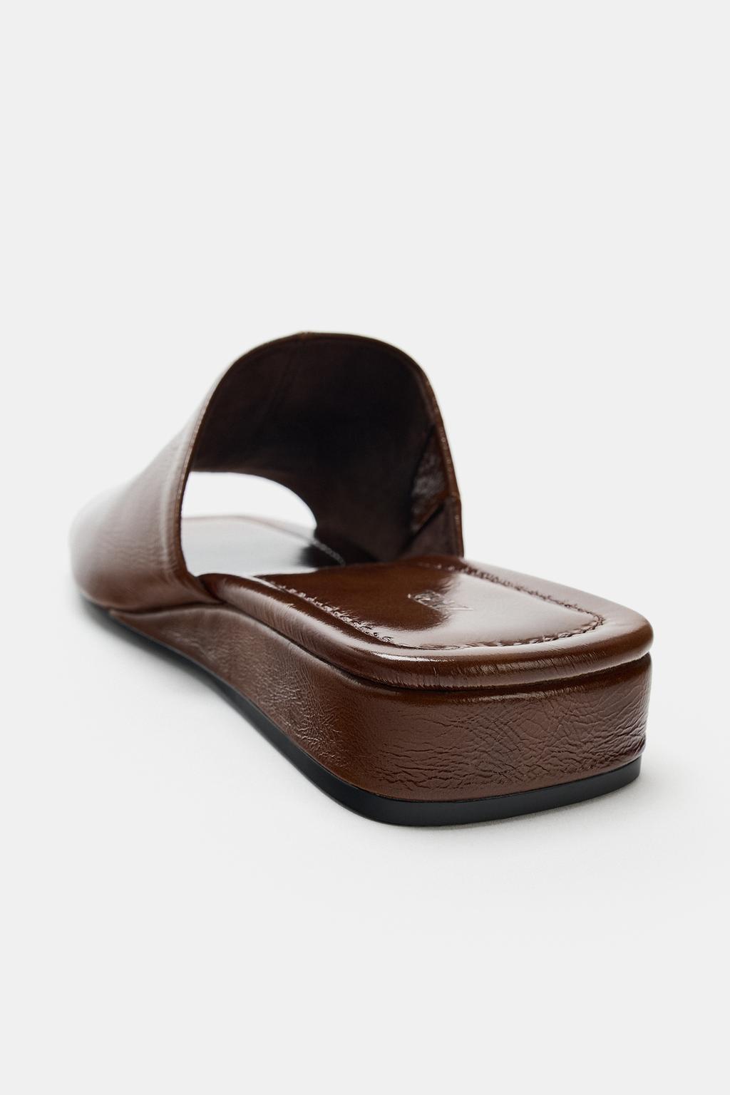 КОЖАНЫЕ МЮЛИ НА ТАНКЕТКЕ