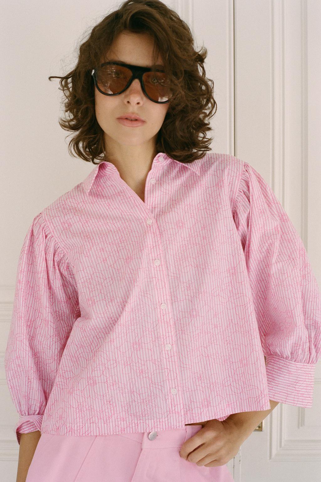 РУБАШКА В ПОЛОСКУ С ЦВЕТОЧНЫМ ПРИНТОМ