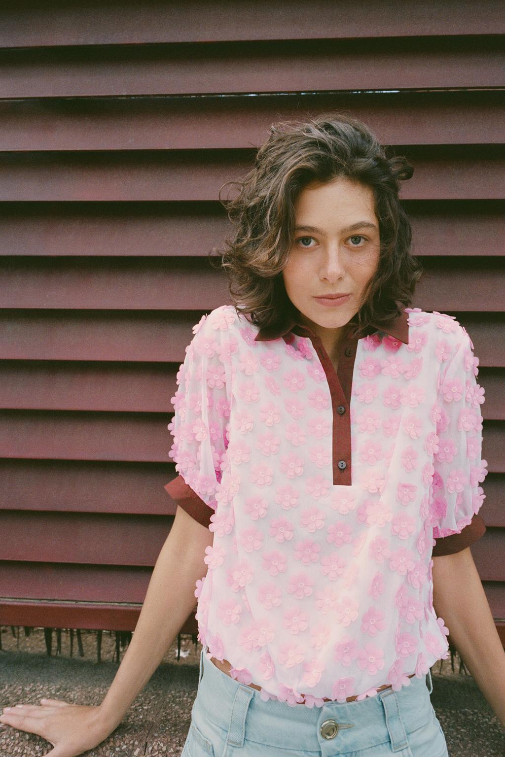 БЛУЗА С ЦВЕТОЧНЫМ УЗОРОМ