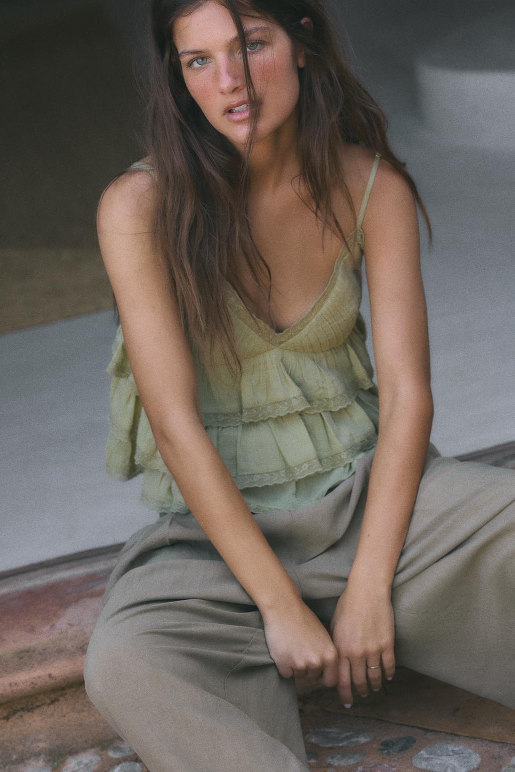 ТОП ИЗ ГАЗА С ВЫШИВКОЙ И ВОЛАНАМИ