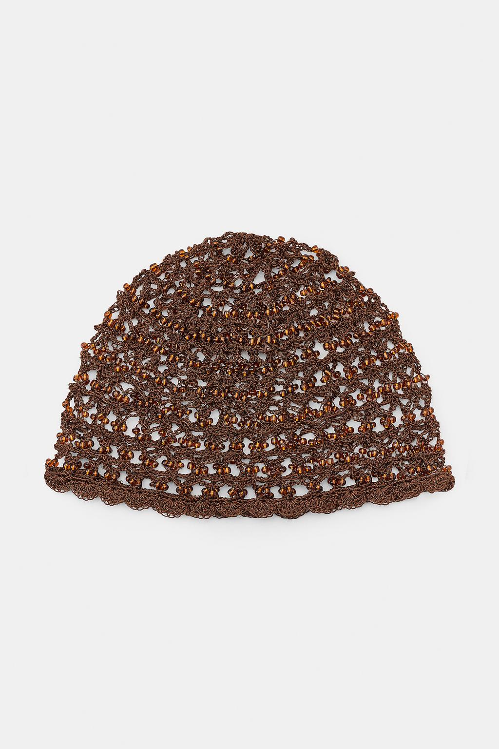 ВЯЗАНАЯ ШАПКА-ШЛЕМ С БУСИНАМИ