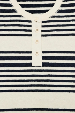 Футболка с воротником на пуговицах в полоску