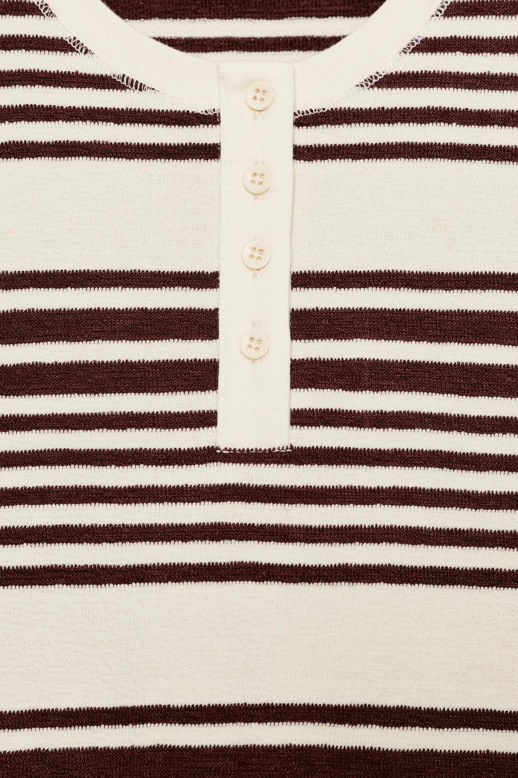 ФУТБОЛКА С ВОРОТНИКОМ НА ПУГОВИЦАХ В ПОЛОСКУ