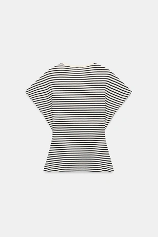 Приталенная футболка в полоску