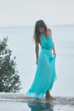 Комбинированное платье миди с горловиной халтер- Заказать в России