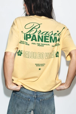 Футболка из ткани с эффектом потертости с надписью- Заказать в России