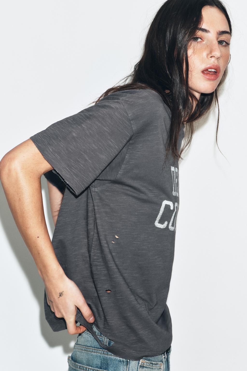 ФУТБОЛКА ОВЕРСАЙЗ С РАЗРЕЗАМИ И НАДПИСЬЮ