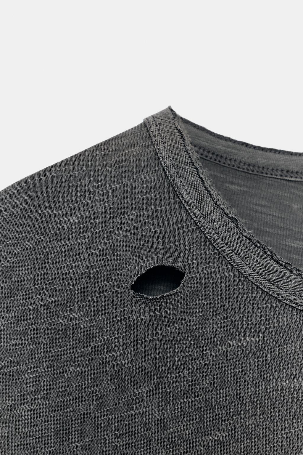 ФУТБОЛКА ОВЕРСАЙЗ С РАЗРЕЗАМИ И НАДПИСЬЮ