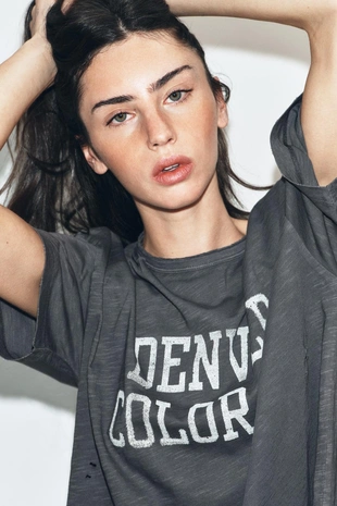 Футболка оверсайз с разрезами и надписью- Заказать в России