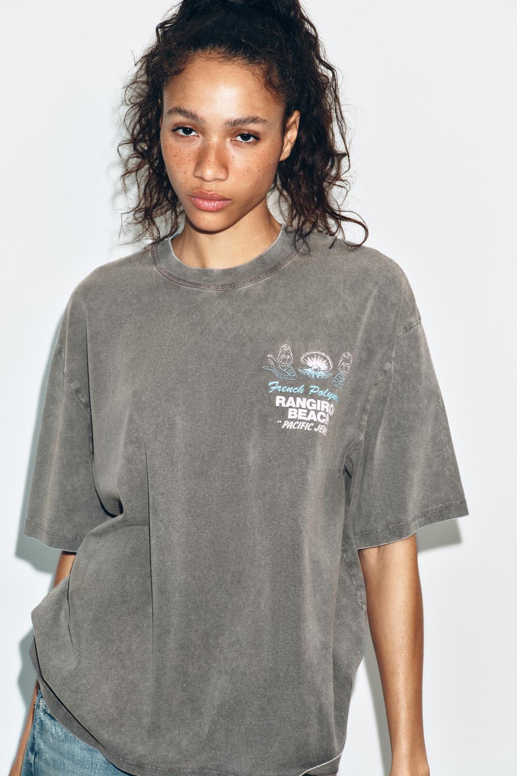 ФУТБОЛКА ИЗ ТКАНИ С ЭФФЕКТОМ ПОТЕРТОСТИ С НАДПИСЬЮ