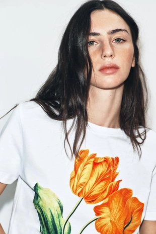 Футболка с цветочным принтом- Заказать в России